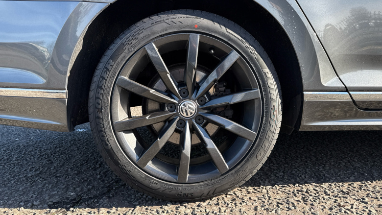 Volkswagen Passat 2.0 TDI R-Line 5dr DSG [Panoramic Roof] Diesel Estate